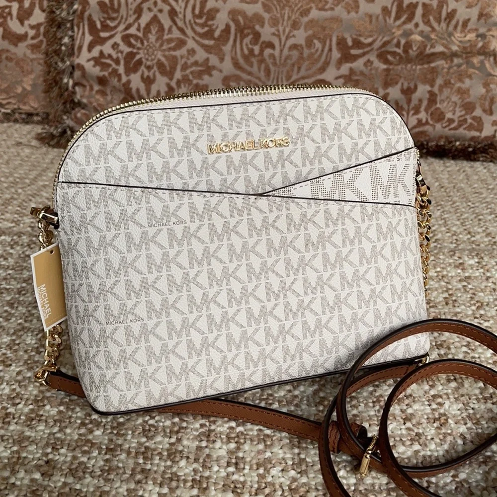 Michael Kors Jet Set Travel Medium Dome Crossbody